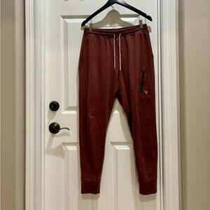Vuori Sunday Performance Jogger in Oxblood - Size M